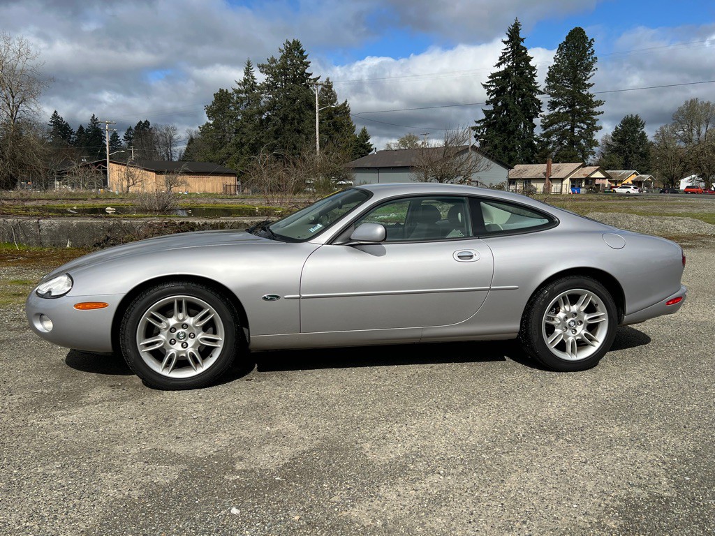 2001 Jaguar XK-Series Image 2