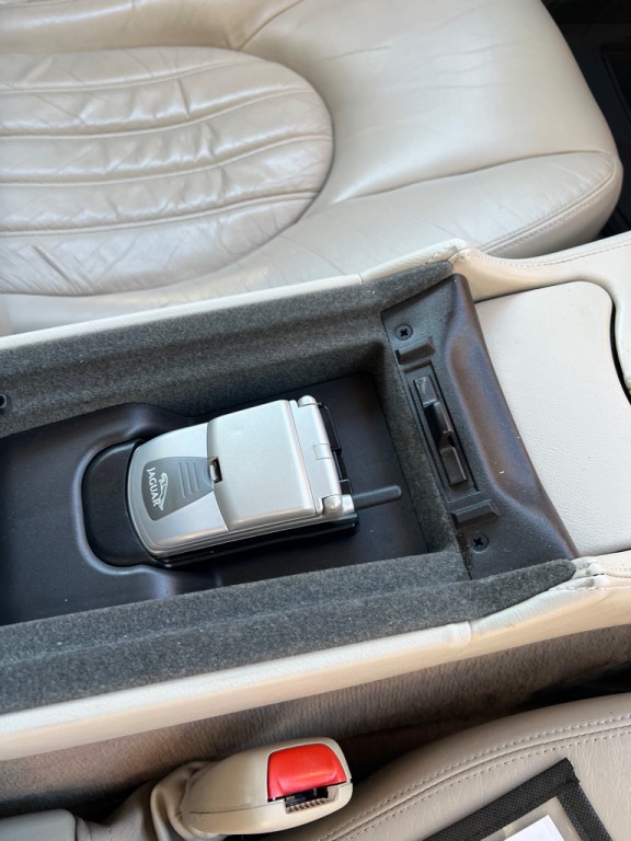 2001 Jaguar XK-Series Image 10