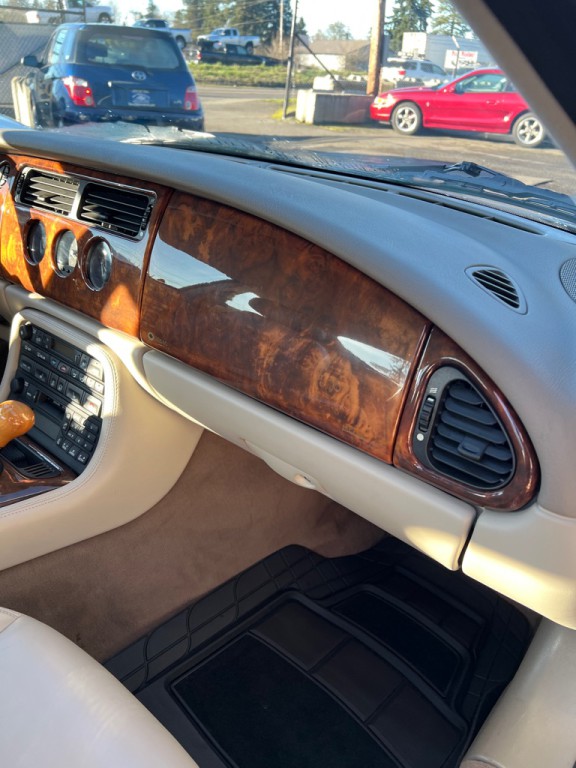 2001 Jaguar XK-Series Image 11