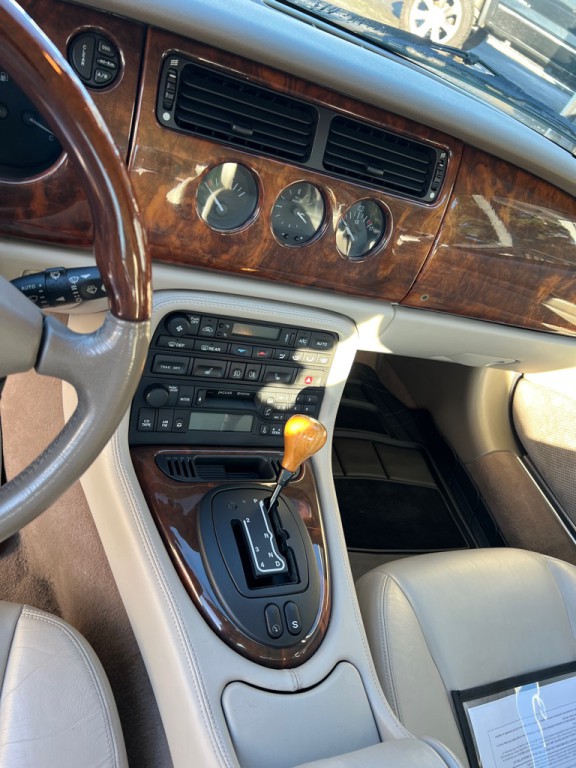 2001 Jaguar XK-Series Image 16