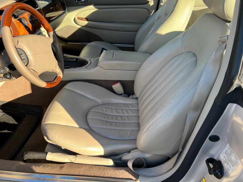 2001 Jaguar XK-Series Image 19