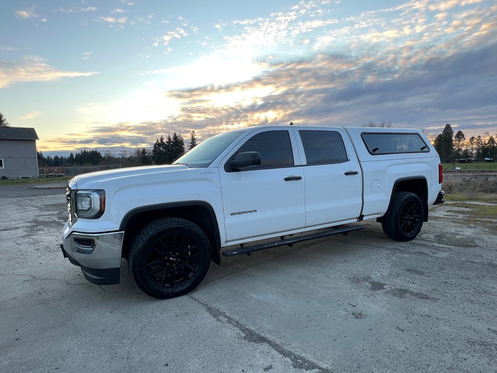 2018 GMC Sierra Image 2