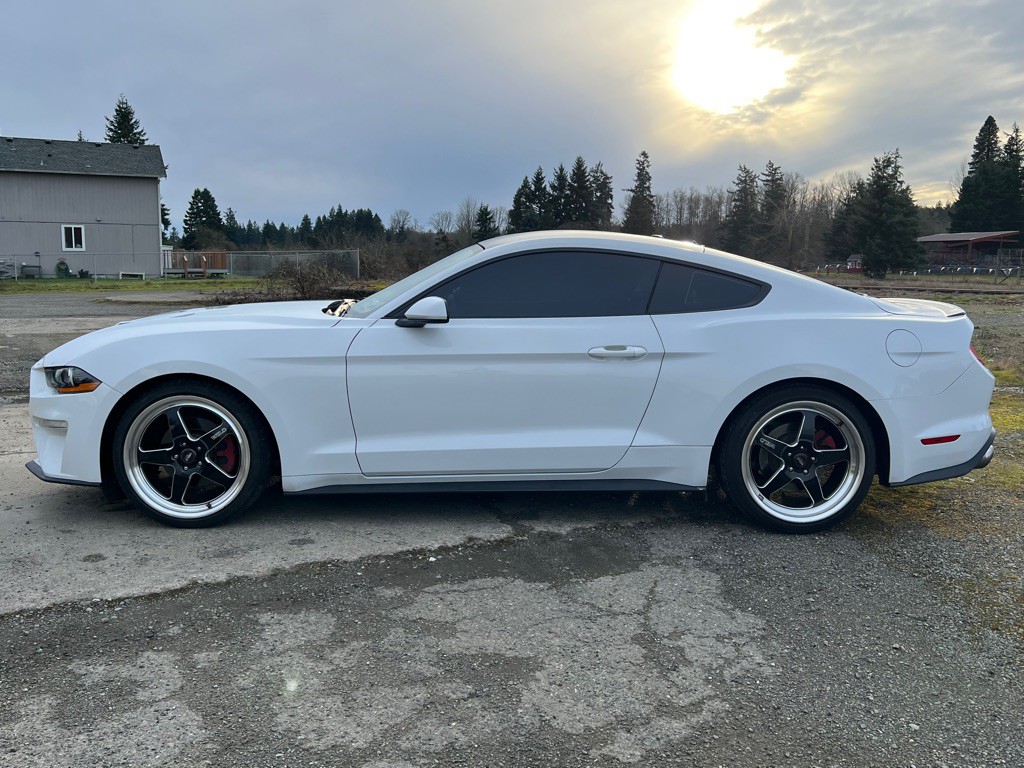 2020 Ford Mustang Image 2