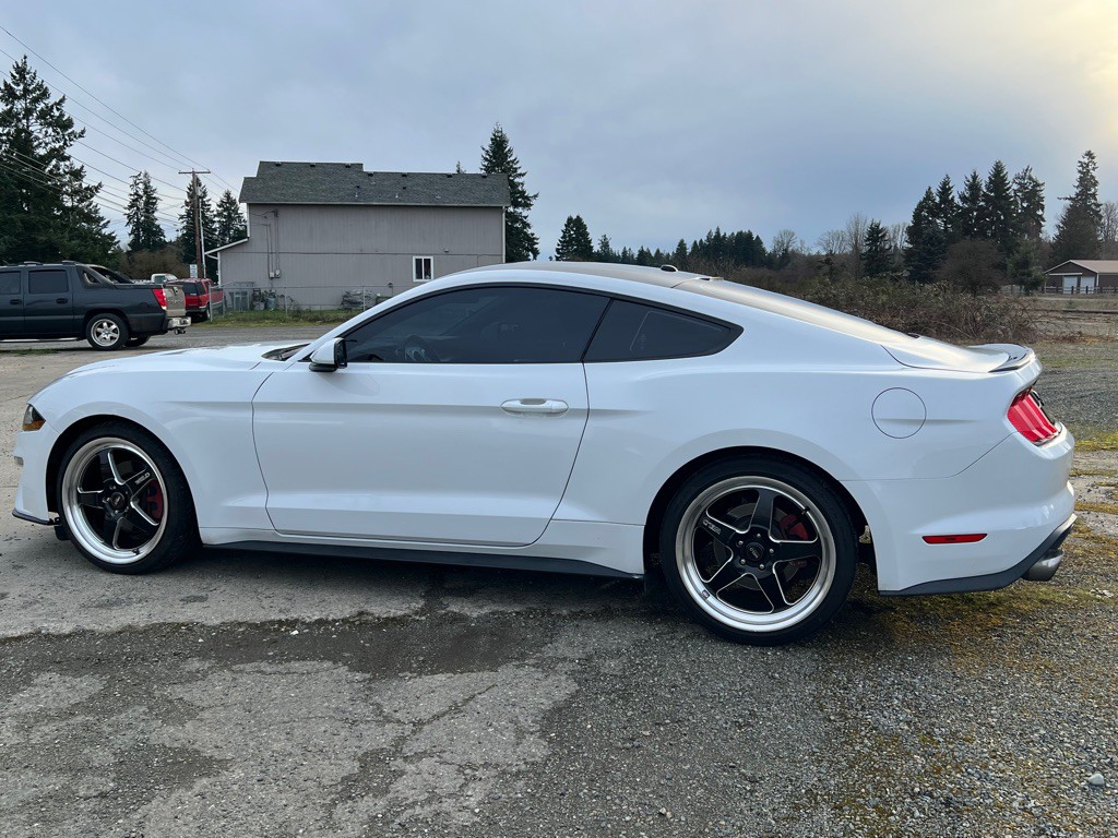 2020 Ford Mustang Image 3