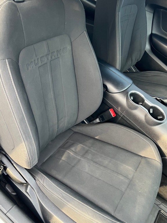 2020 Ford Mustang Image 30