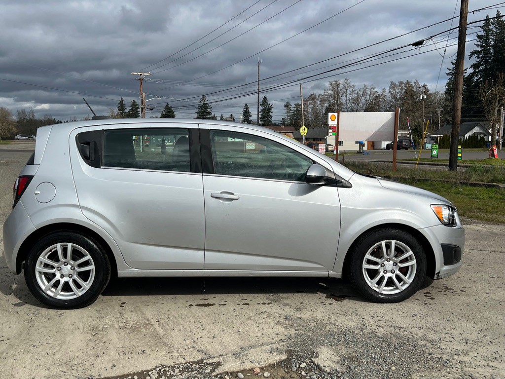 2016 Chevrolet Sonic Image 11