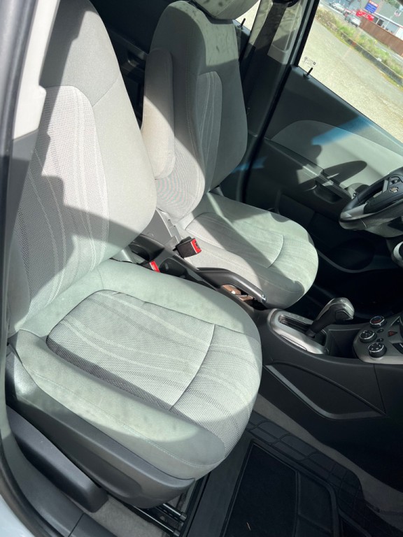 2016 Chevrolet Sonic Image 16