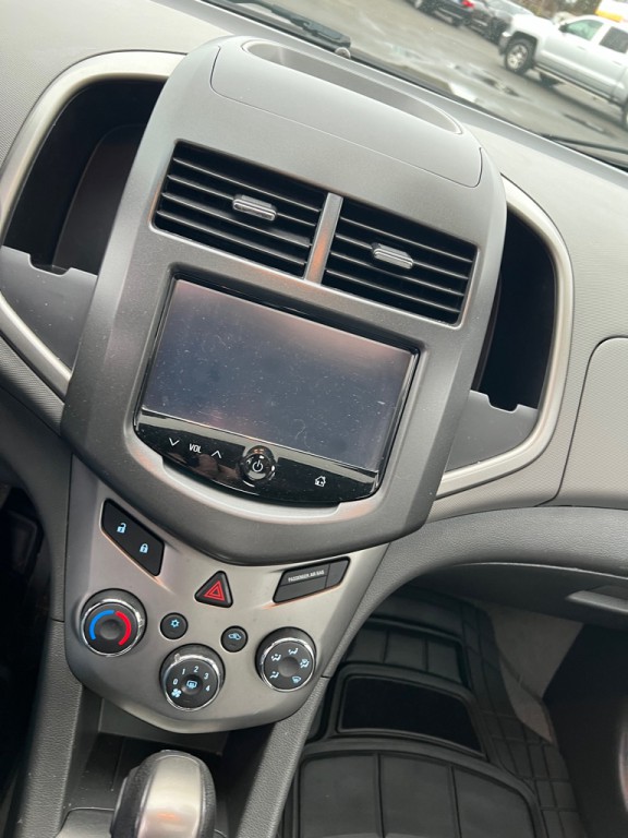 2016 Chevrolet Sonic Image 27