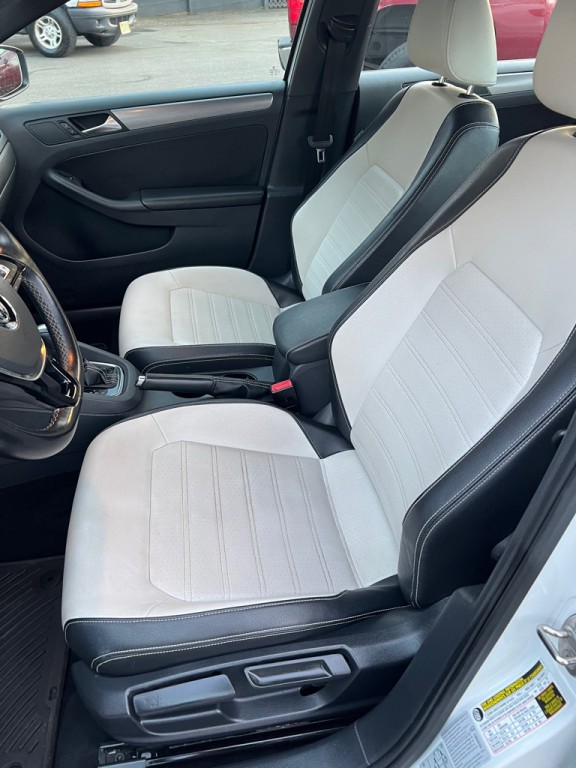 2016 Volkswagen Jetta Image 32