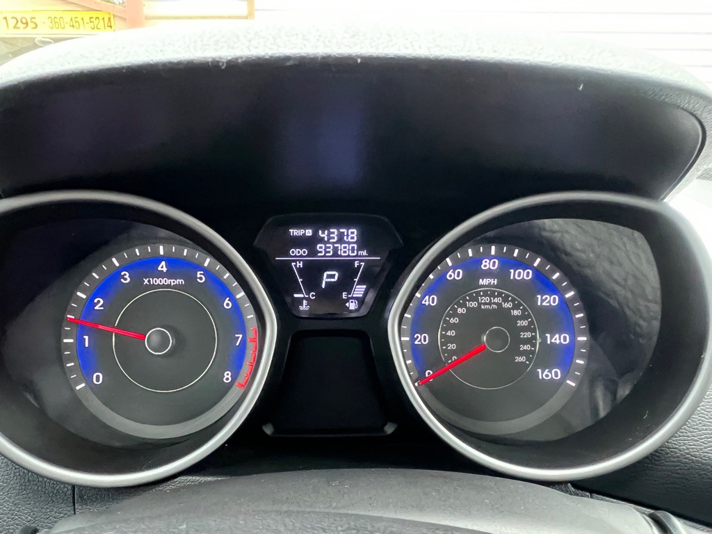 2013 Hyundai Elantra Image 8