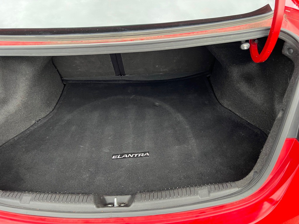 2013 Hyundai Elantra Image 13