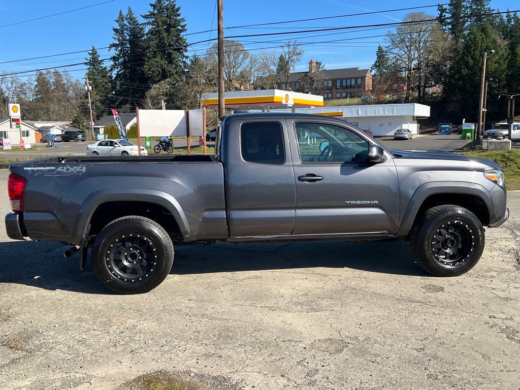 2016 Toyota Tacoma Image 4
