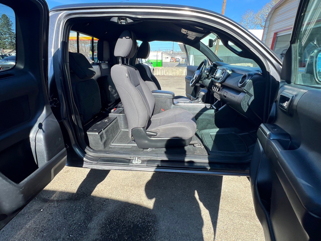 2016 Toyota Tacoma Image 19