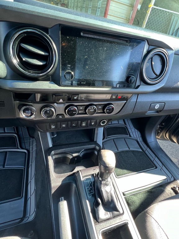 2016 Toyota Tacoma Image 21