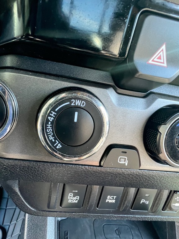 2016 Toyota Tacoma Image 28