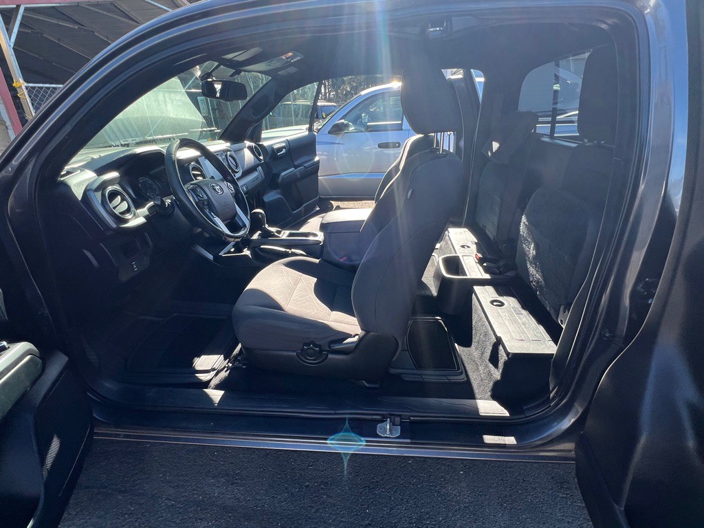 2016 Toyota Tacoma Image 30