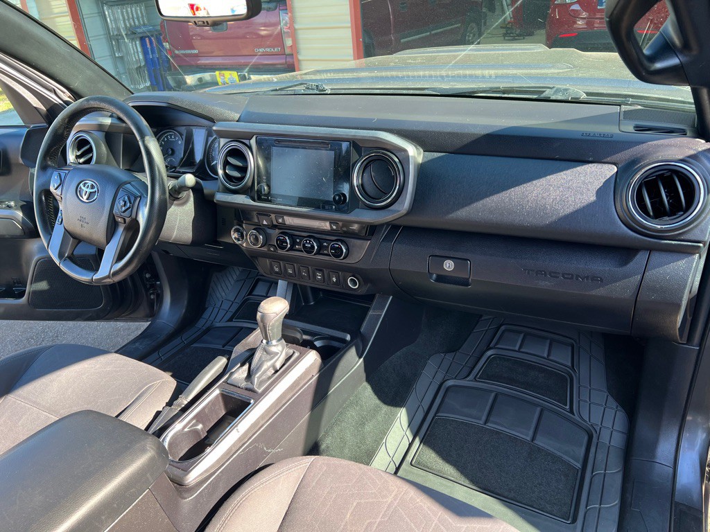 2016 Toyota Tacoma Image 32