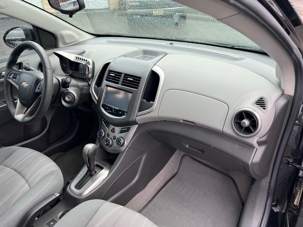 2015 Chevrolet Sonic Image 31