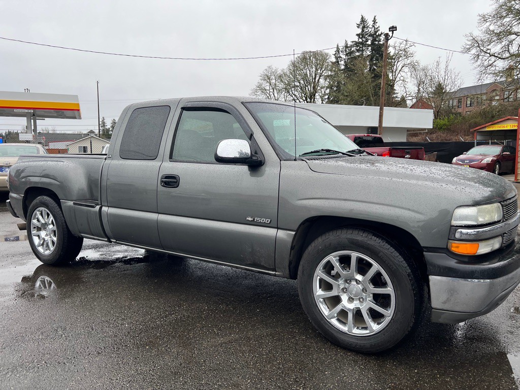 2002 Chevrolet Silverado 1500 Image 1