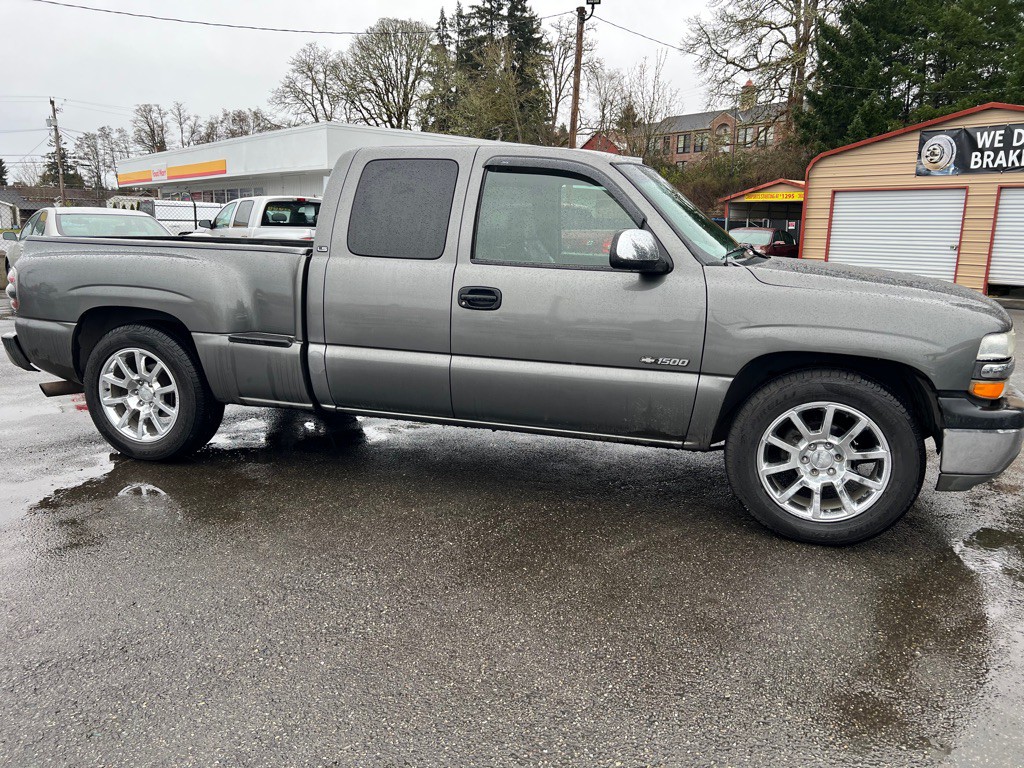 2002 Chevrolet Silverado 1500 Image 2
