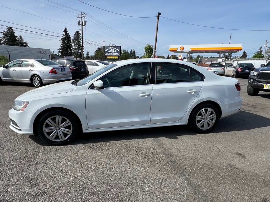 2017 Volkswagen Jetta Image 2