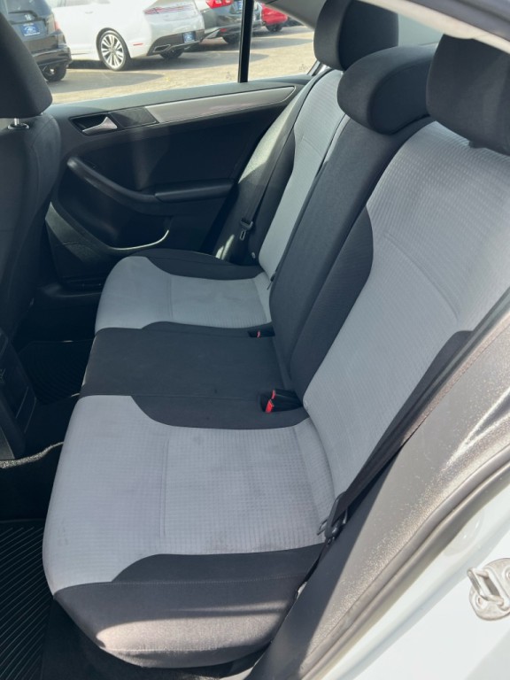 2017 Volkswagen Jetta Image 19