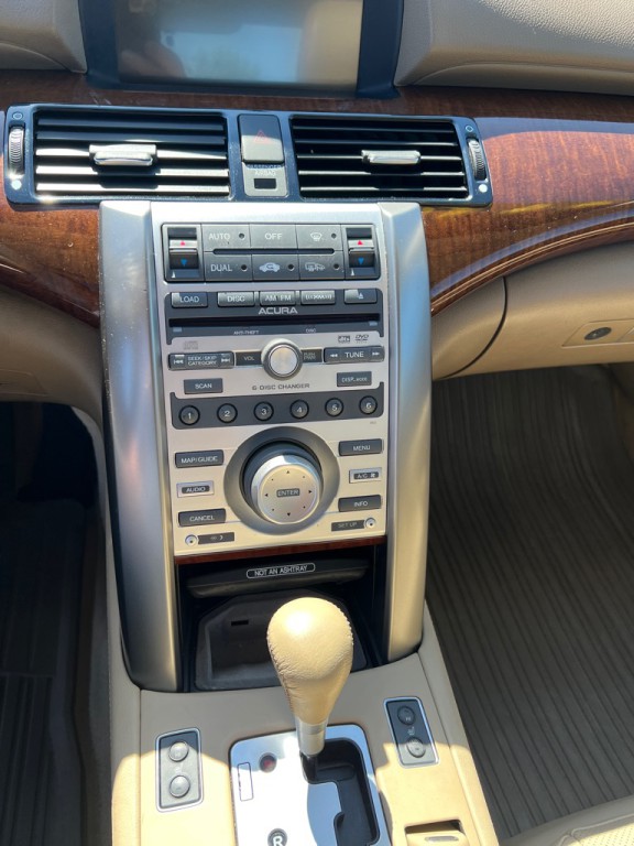 2005 Acura RL Image 3