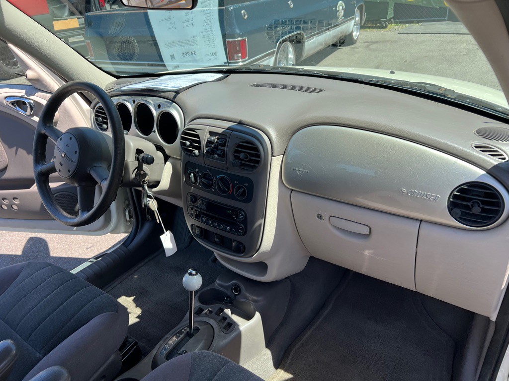 2004 Chrysler PT Cruiser Image 17