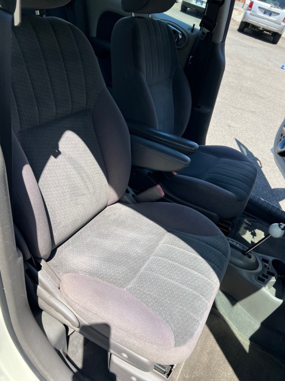2004 Chrysler PT Cruiser Image 18