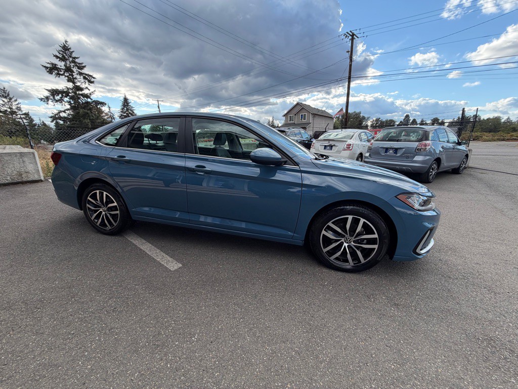 2025 Volkswagen Jetta Image 2