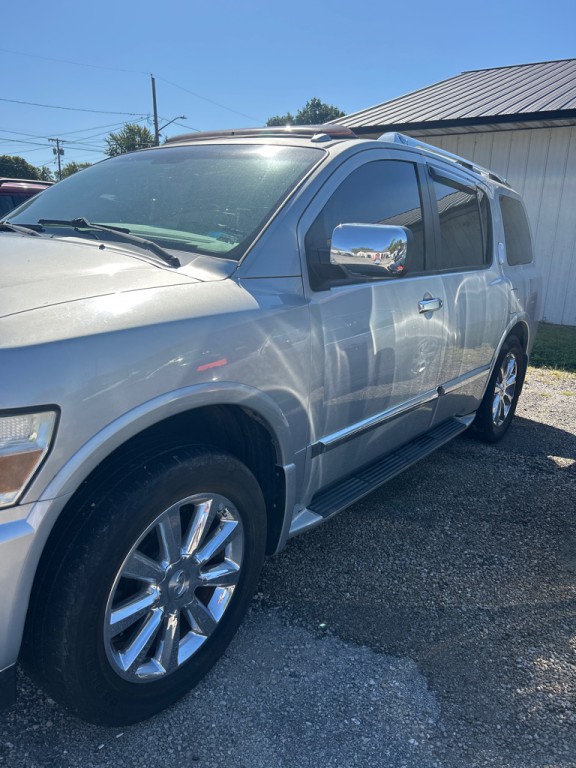 2009 INFINITI QX56 Image 2