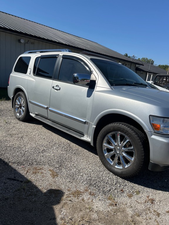 2009 INFINITI QX56 Image 4
