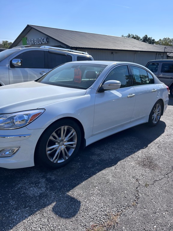 2012 Hyundai Genesis Image 2
