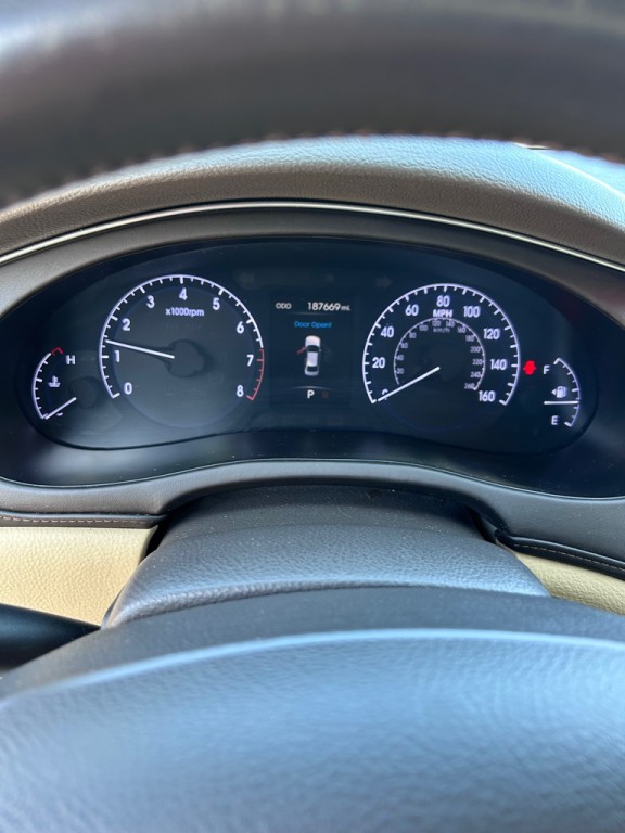2012 Hyundai Genesis Image 8