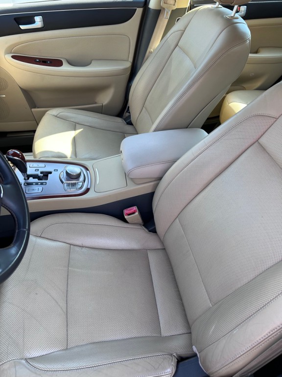 2012 Hyundai Genesis Image 9
