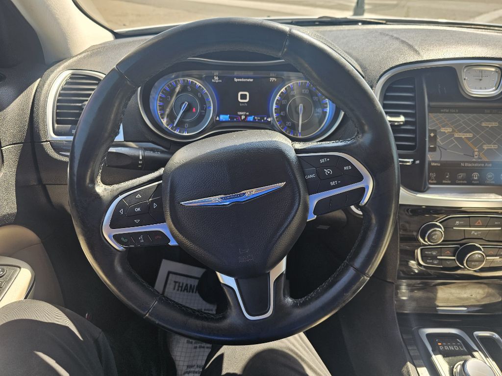 2015 Chrysler 300 Image 10