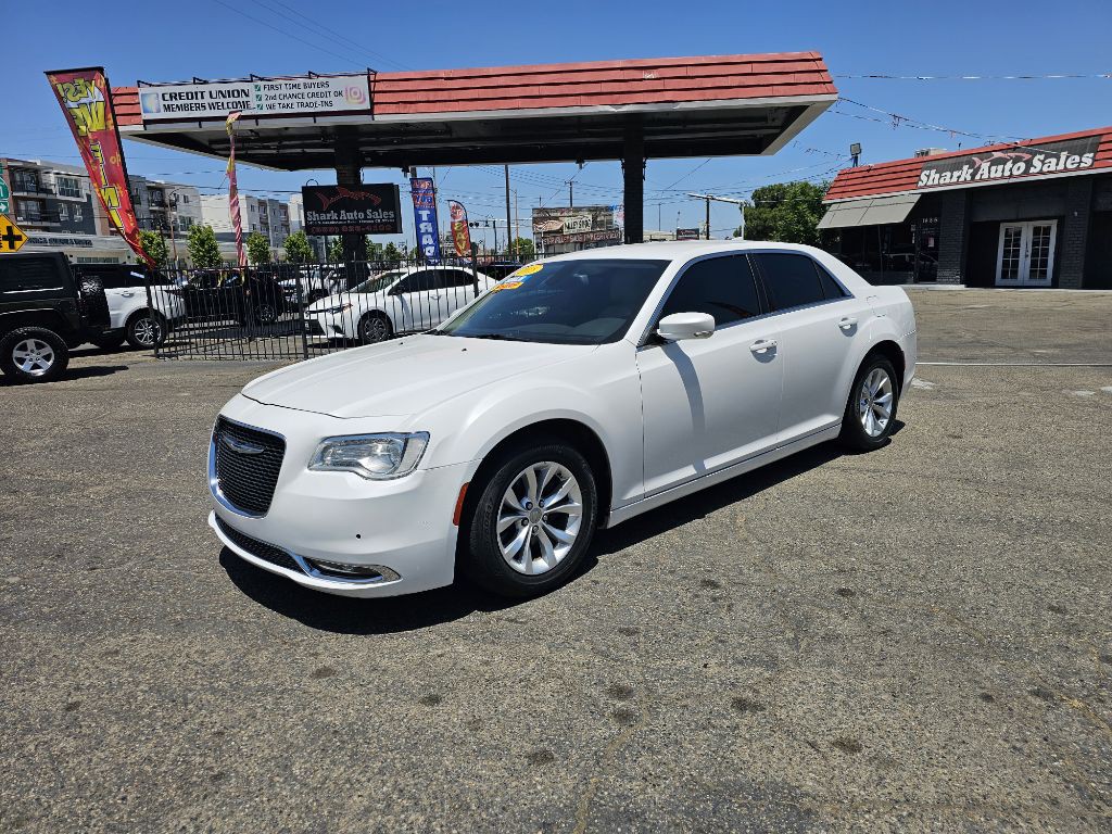 2015 Chrysler 300 Image 1