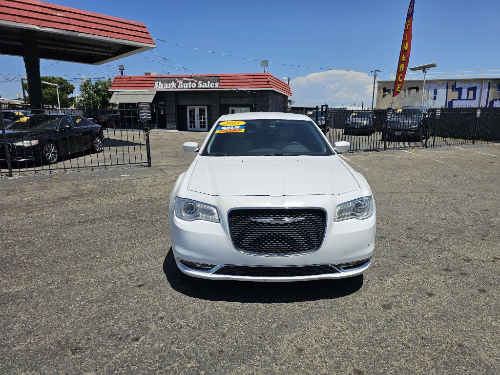 2015 Chrysler 300 Image 2