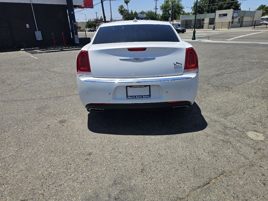 2015 Chrysler 300 Image 5