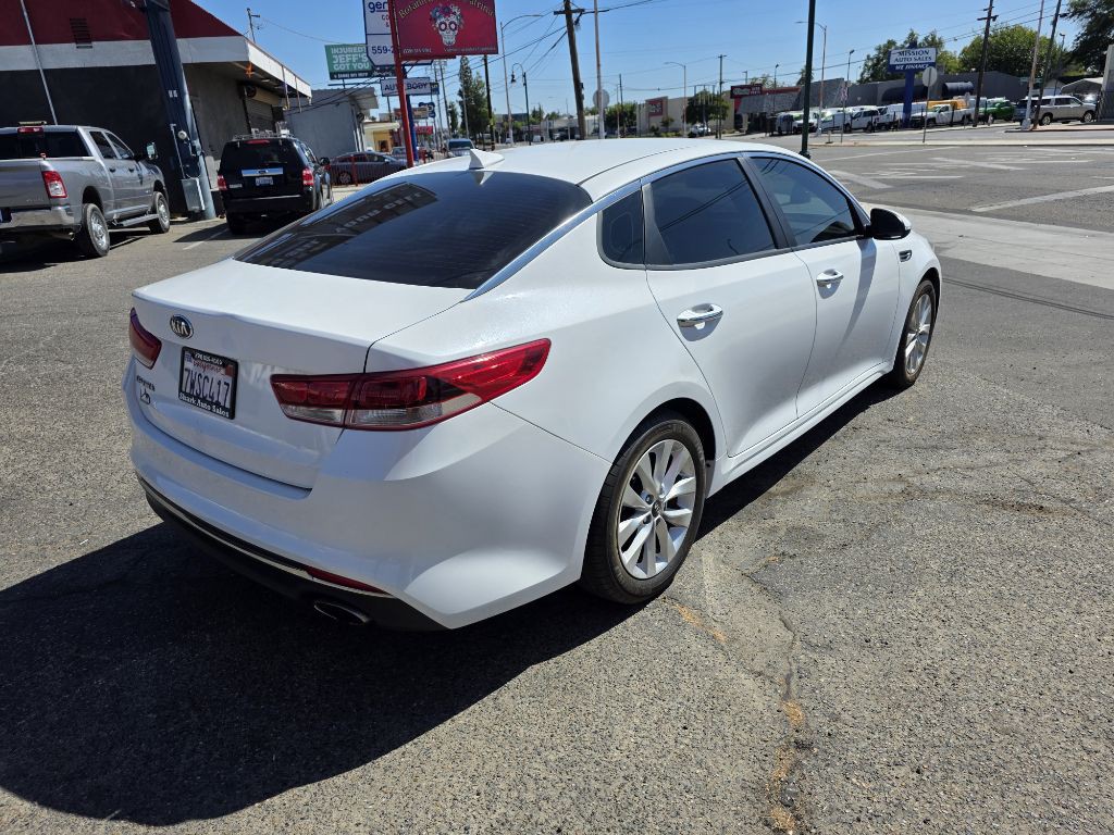 2017 Kia Optima Image 4