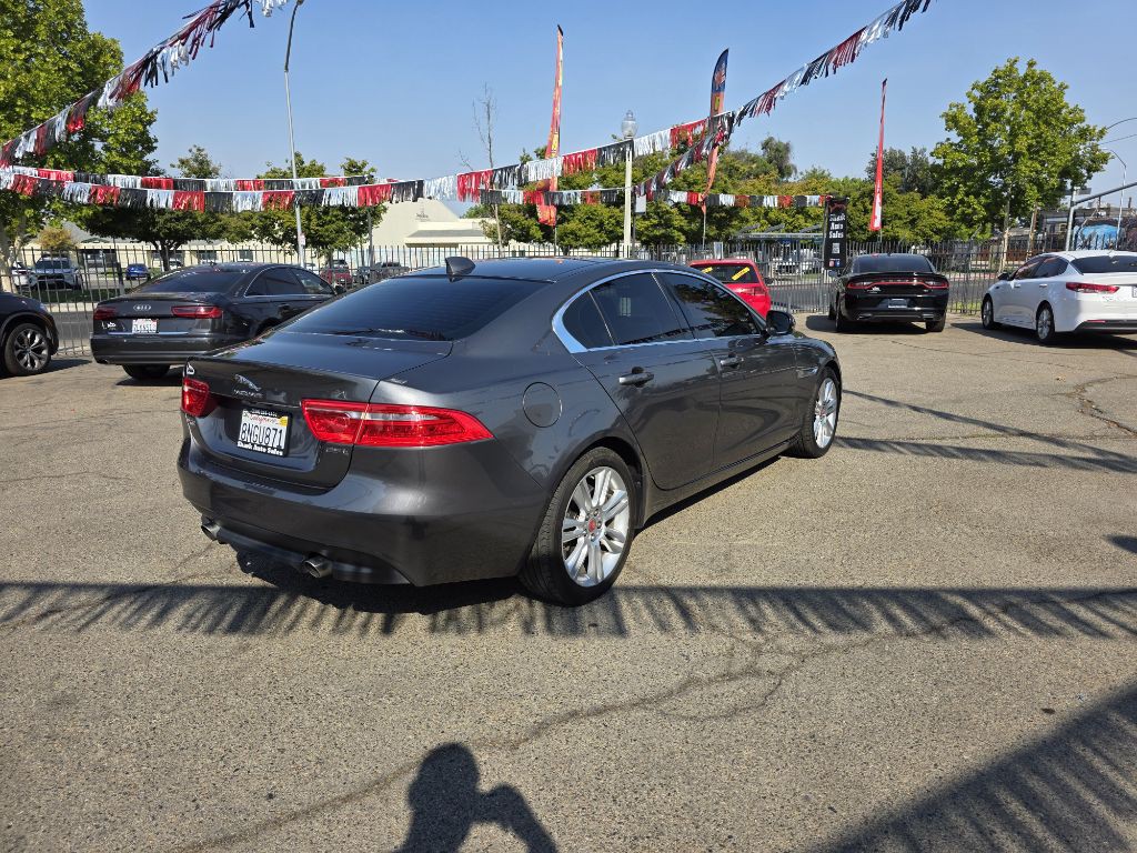 2019 Jaguar XE Image 4