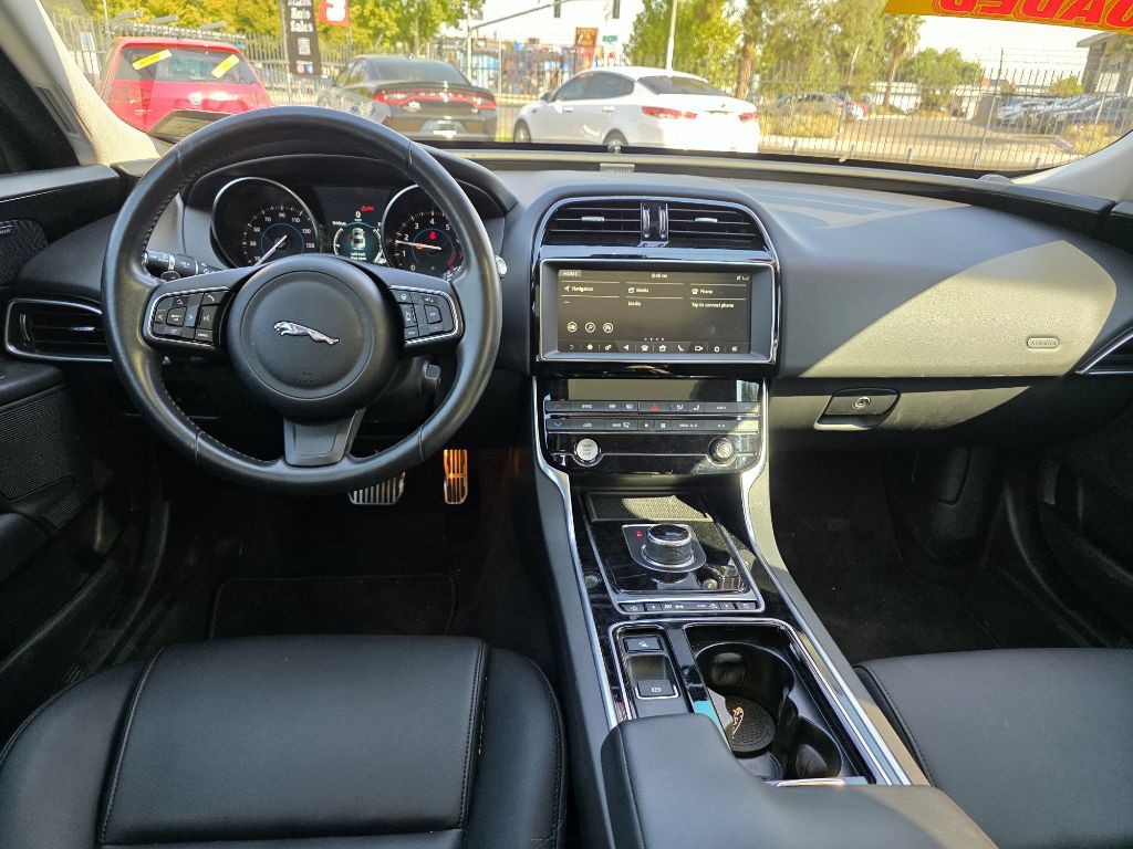 2019 Jaguar XE Image 10