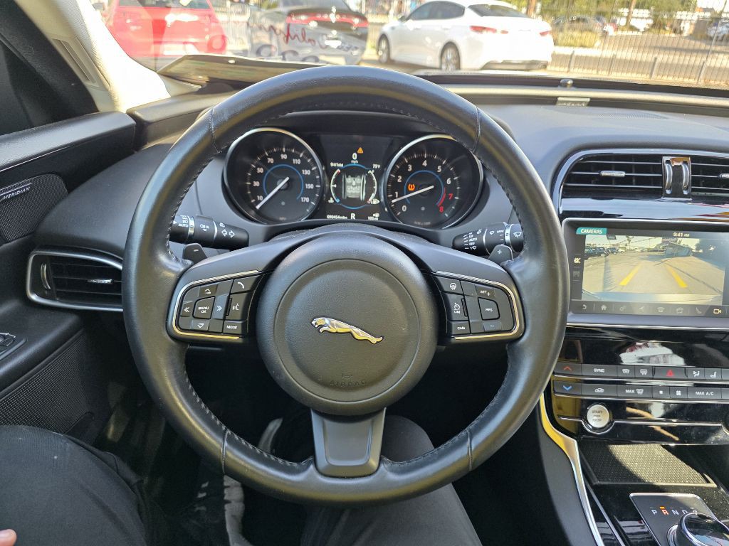 2019 Jaguar XE Image 15