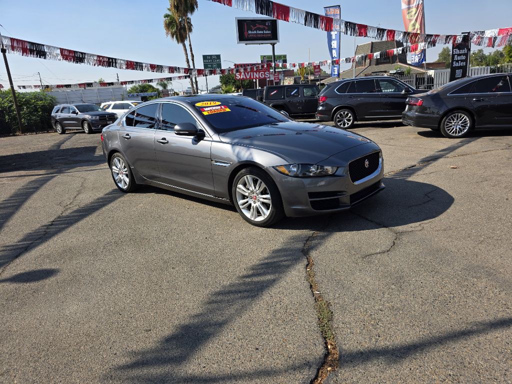 2019 Jaguar XE Image 3
