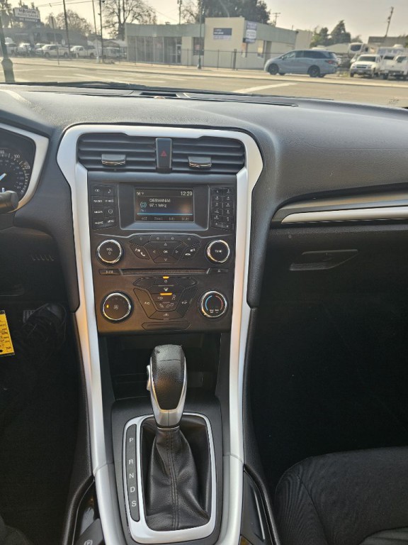 2016 Ford Fusion Image 11