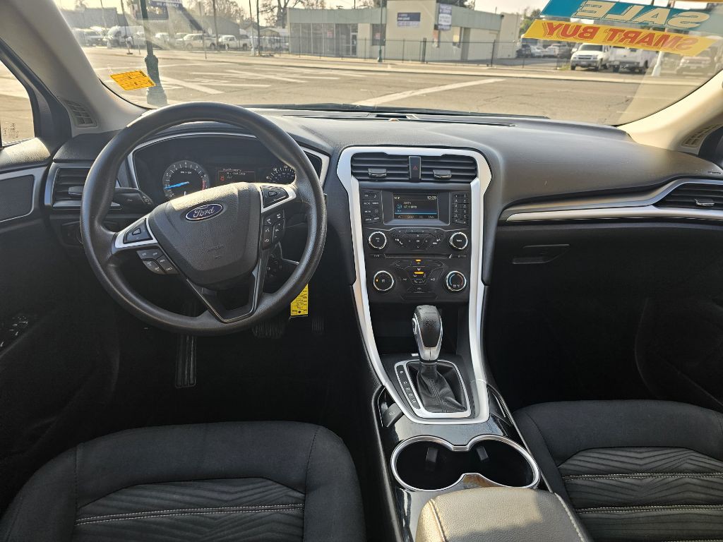 2016 Ford Fusion Image 12