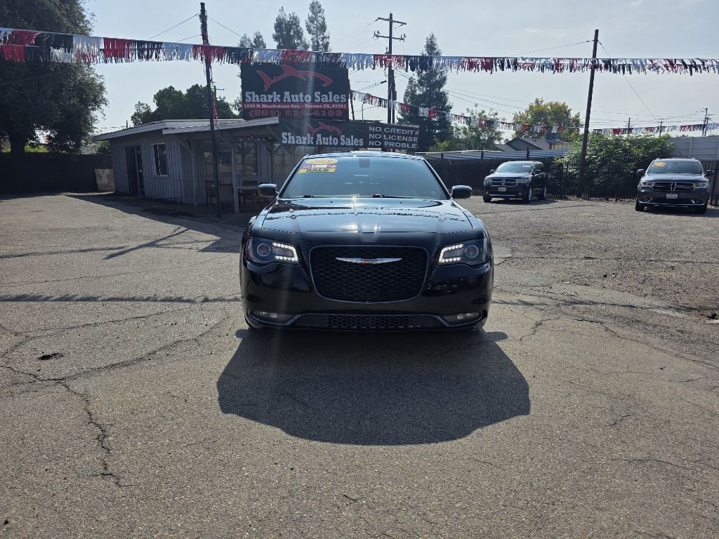2019 Chrysler 300 Image 2