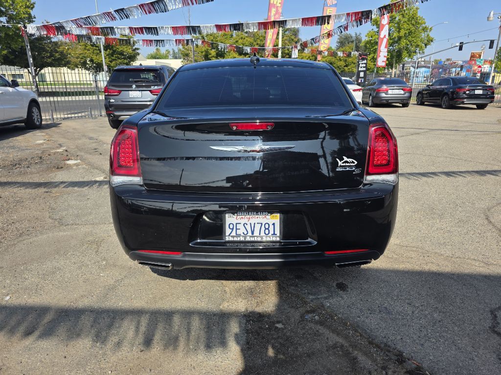 2019 Chrysler 300 Image 4