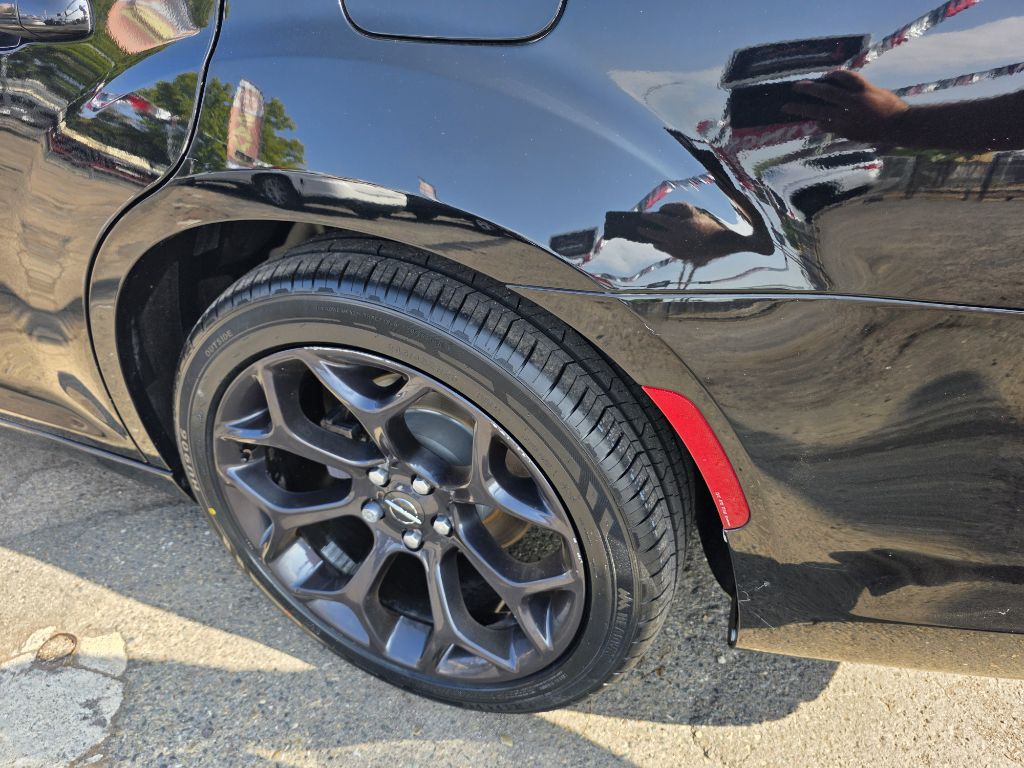 2019 Chrysler 300 Image 7