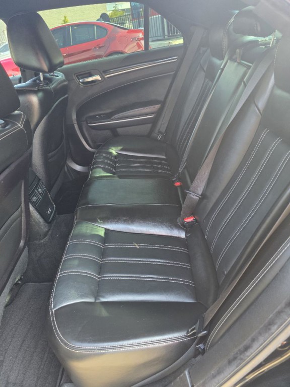 2019 Chrysler 300 Image 8